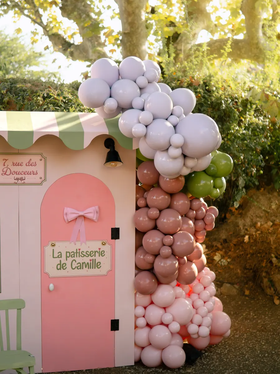 Vue d'ensemble de la façade de La Pâtisserie de Camille