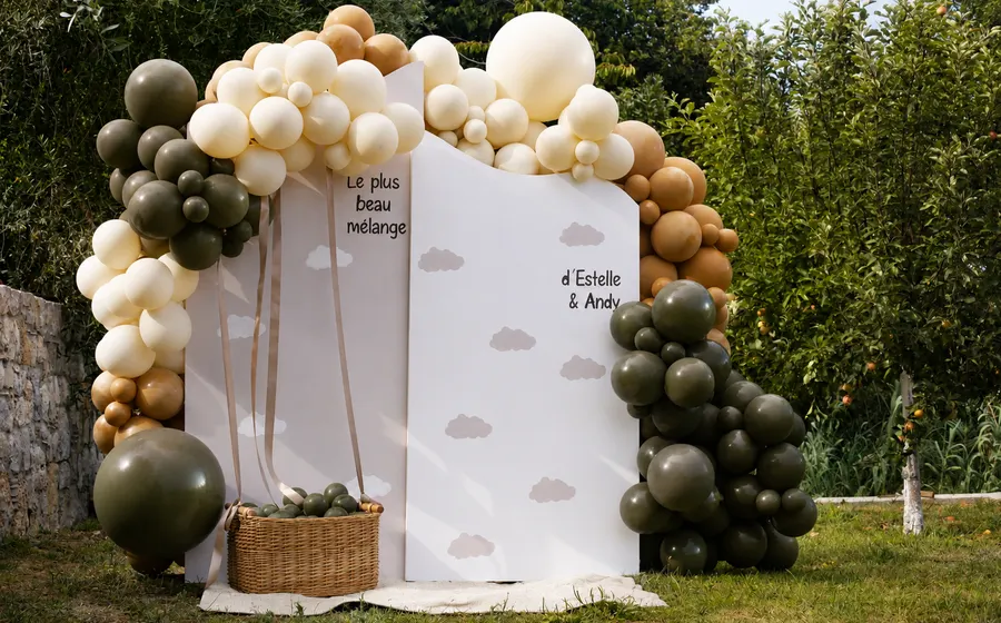 Arche de ballons réalisée par Secrets Obscurs