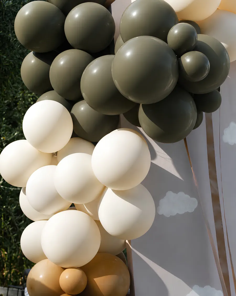 Arche de ballons olive et crème